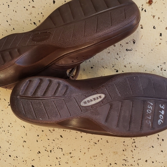 𝅺aravon women's Mary Jane style shoe size 10AA brown leather - Picture 5 of 7